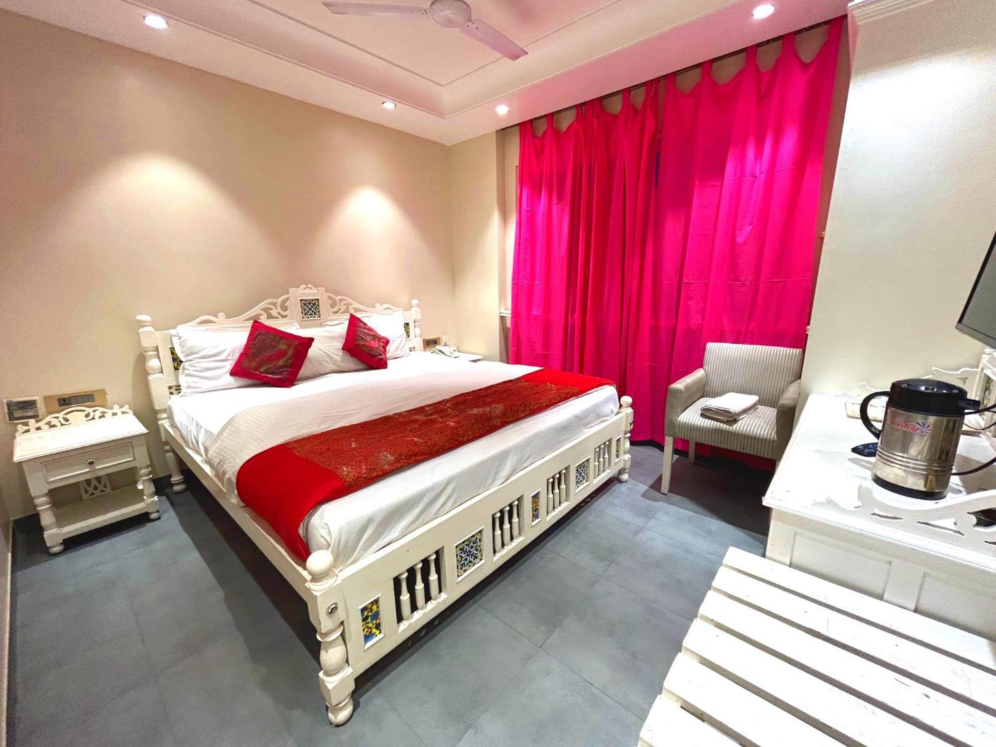 The Pinky Villa - Heritage Boutique Suites 뉴델리 외부 사진