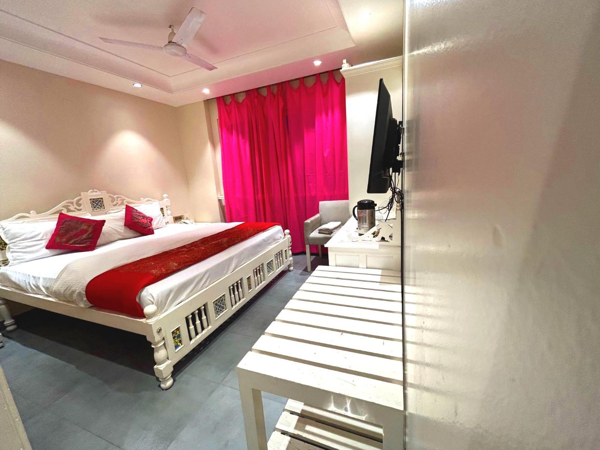 The Pinky Villa - Heritage Boutique Suites 뉴델리 외부 사진